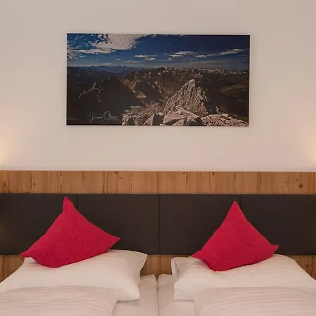 Guest house Haus Sattelblick Sankt Anton am Arlberg