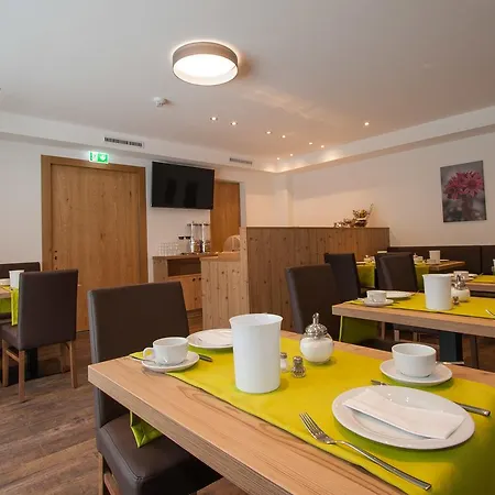 Guest house Haus Sattelblick Sankt Anton am Arlberg